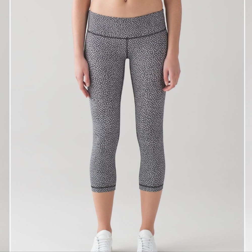 Lululemon Wunder Under Crop III Luxstreme 21in Sz12